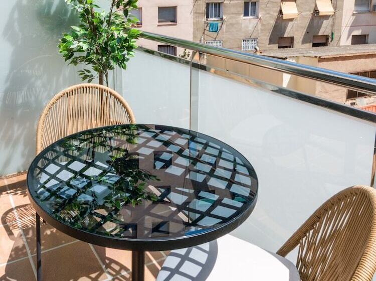 اتاق استاندارد با بالکن, Limehome Barcelona Carrer De Besalú 82