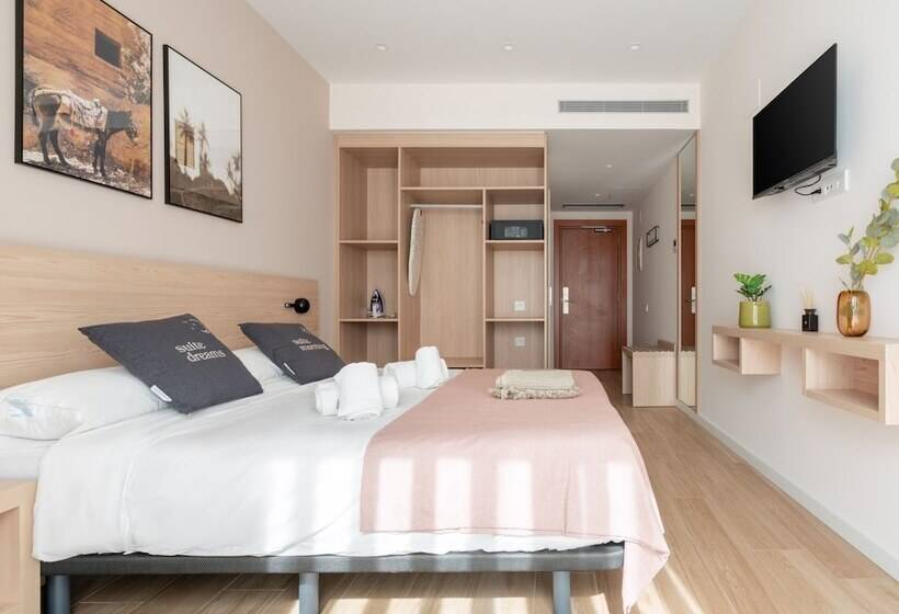 اتاق استاندارد با بالکن, Limehome Barcelona Carrer De Besalú 82