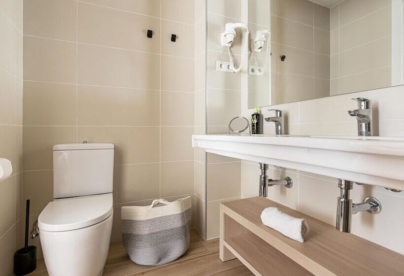 اتاق استاندارد سه تخته با بالکن, Limehome Barcelona Carrer De Besalú 82