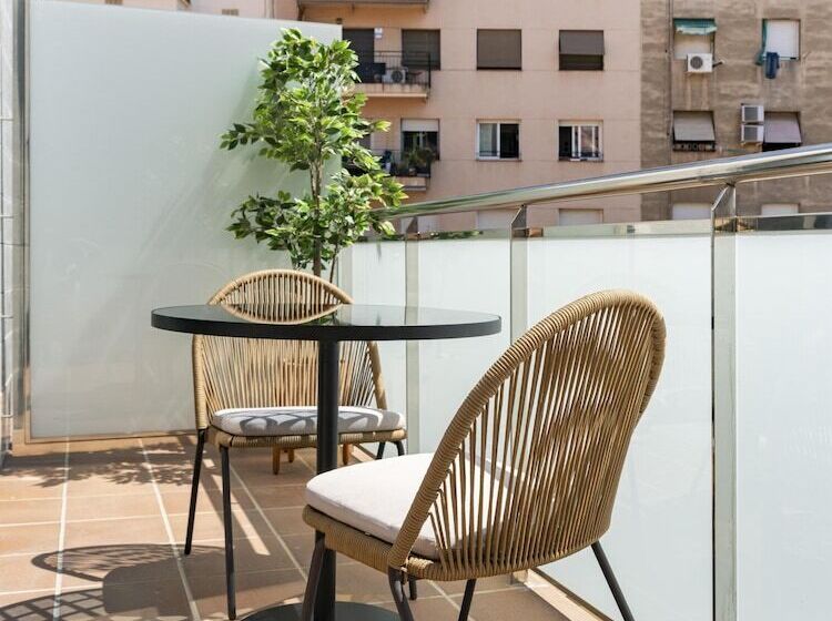 اتاق استاندارد سه تخته با بالکن, Limehome Barcelona Carrer De Besalú 82