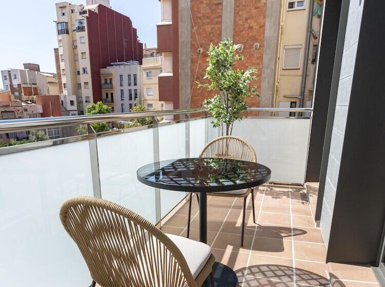 اتاق استاندارد سه تخته با بالکن, Limehome Barcelona Carrer De Besalú 82