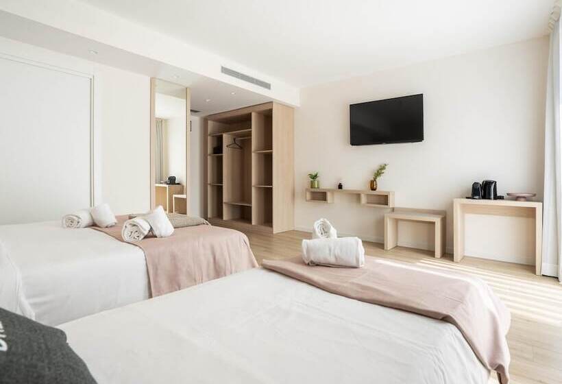 اتاق استاندارد سه تخته با بالکن, Limehome Barcelona Carrer De Besalú 82