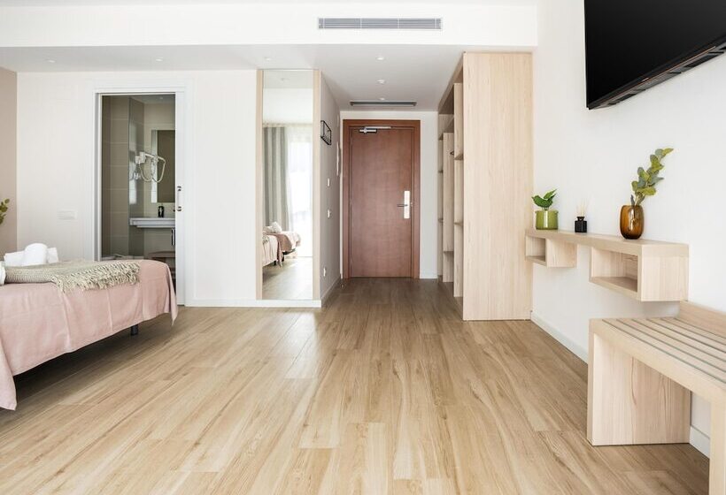 اتاق استاندارد سه تخته با بالکن, Limehome Barcelona Carrer De Besalú 82