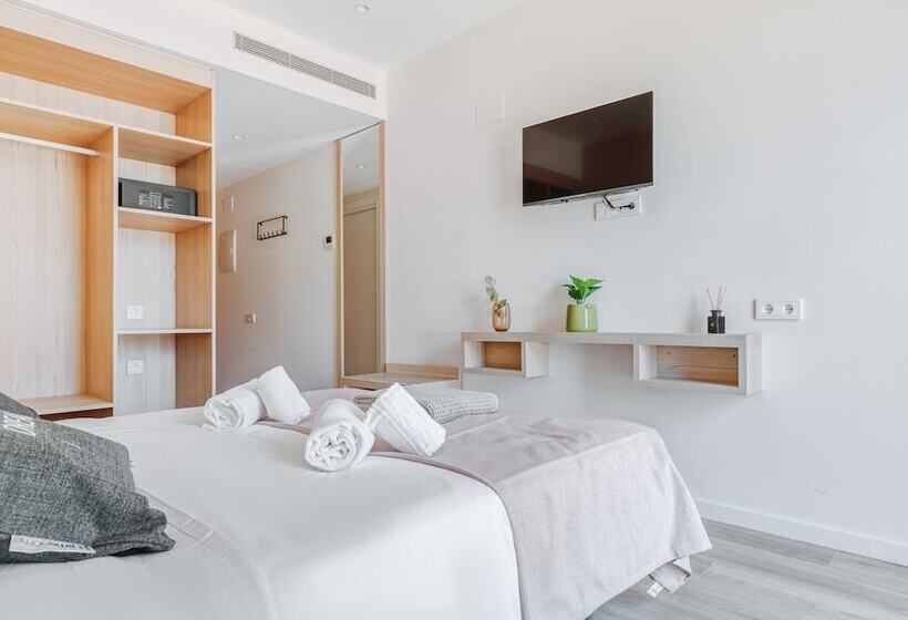 اتاق استاندارد با بالکن, Limehome Barcelona Carrer De Besalú 82