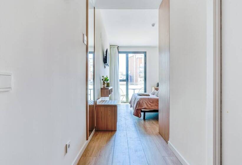 اتاق استاندارد با بالکن, Limehome Barcelona Carrer De Besalú 82