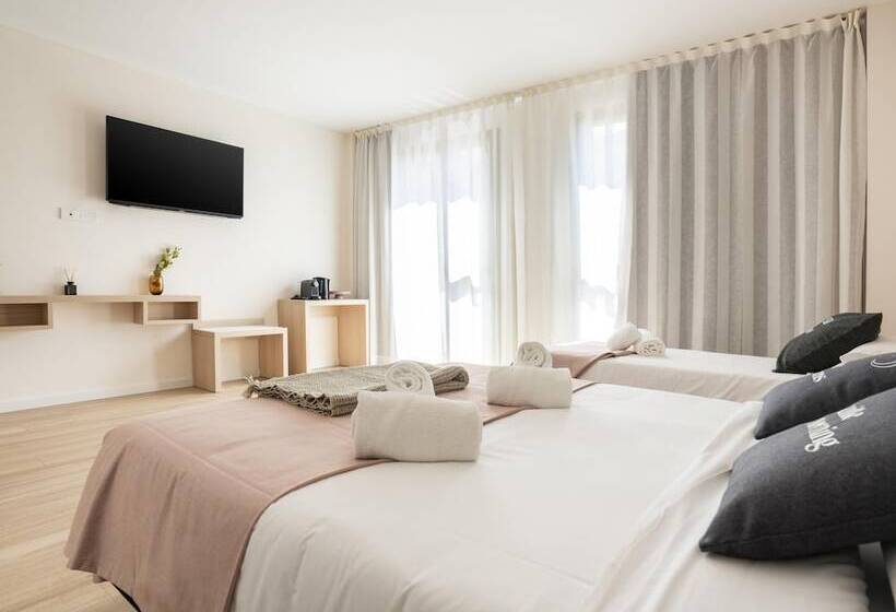 اتاق استاندارد سه تخته با بالکن, Limehome Barcelona Carrer De Besalú 82