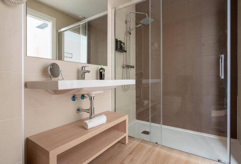 اتاق استاندارد با بالکن, Limehome Barcelona Carrer De Besalú 82