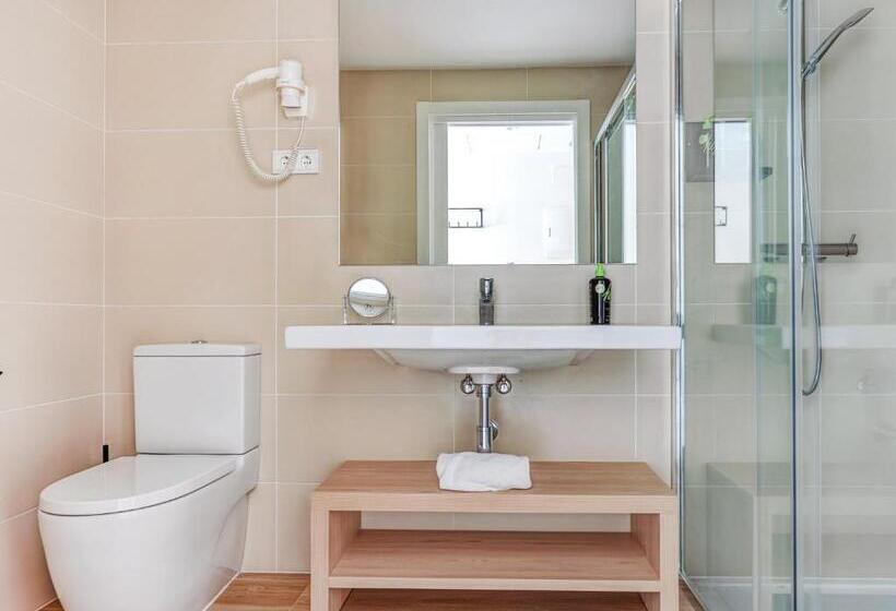 اتاق استاندارد با بالکن, Limehome Barcelona Carrer De Besalú 82