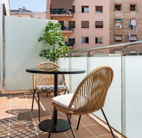 اتاق استاندارد سه تخته با بالکن, Limehome Barcelona Carrer De Besalú 82