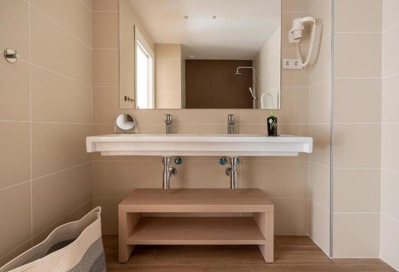 اتاق استاندارد سه نفره, Limehome Barcelona Carrer De Besalú 82