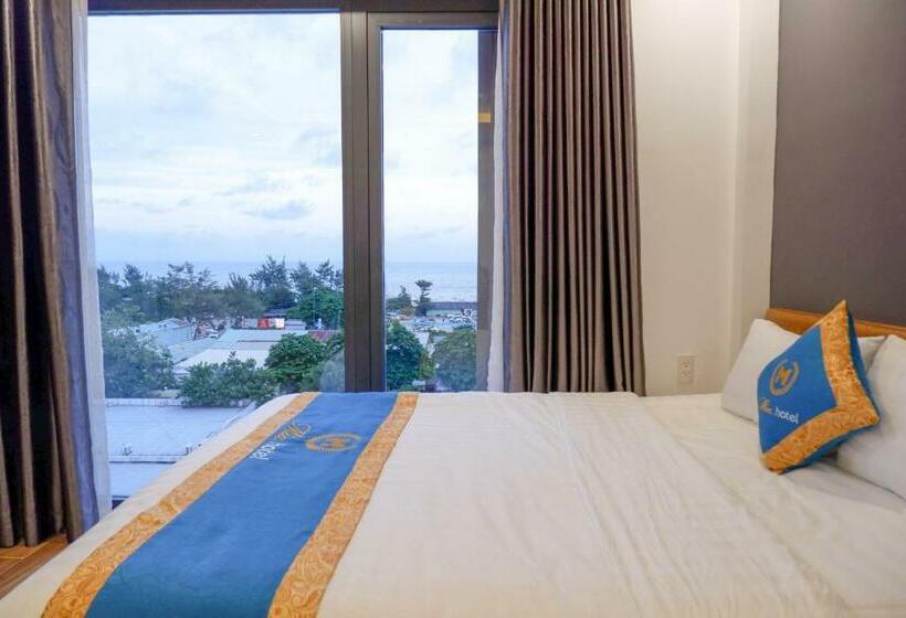 اتاق لوکس با بالکن, Mia