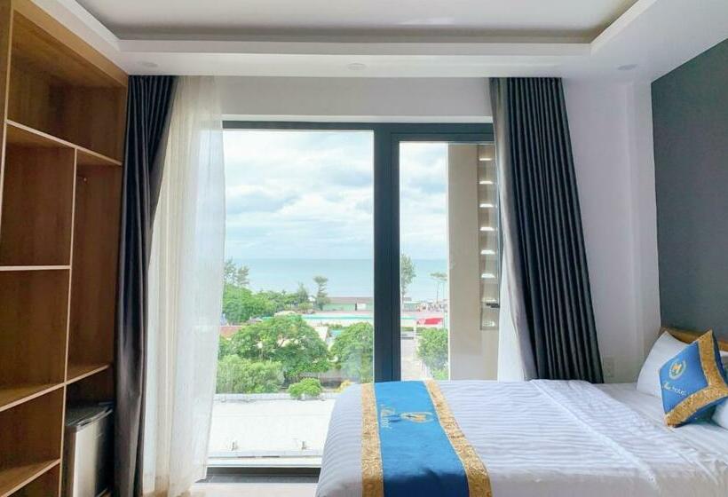 اتاق لوکس با بالکن, Mia