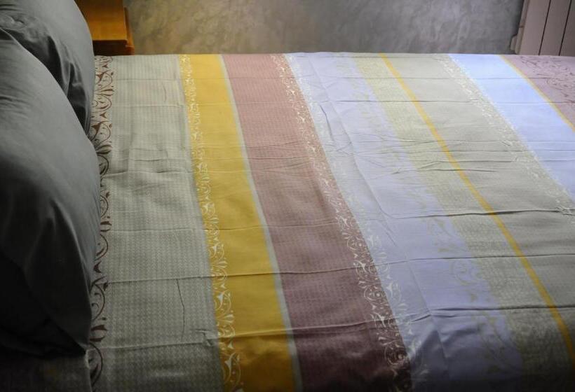 سوییت خانوادگی, Hôtel Imilchil