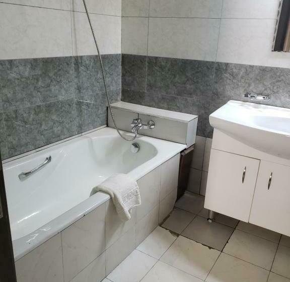 اتاق استاندارد یک نفره, The Voice