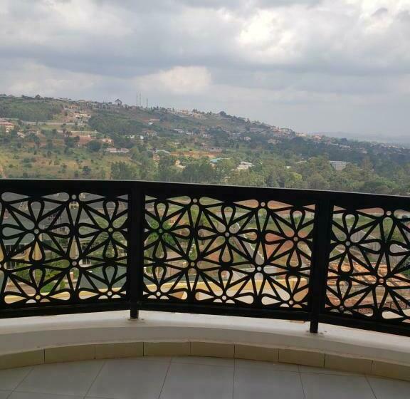 اتاق لوکس, The Voice