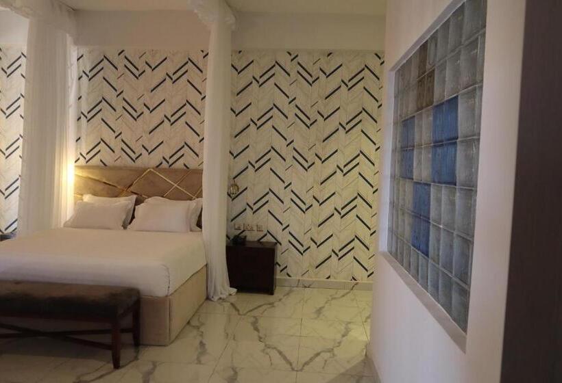 آپارتمان 1 خوابه با بالکن, The Voice