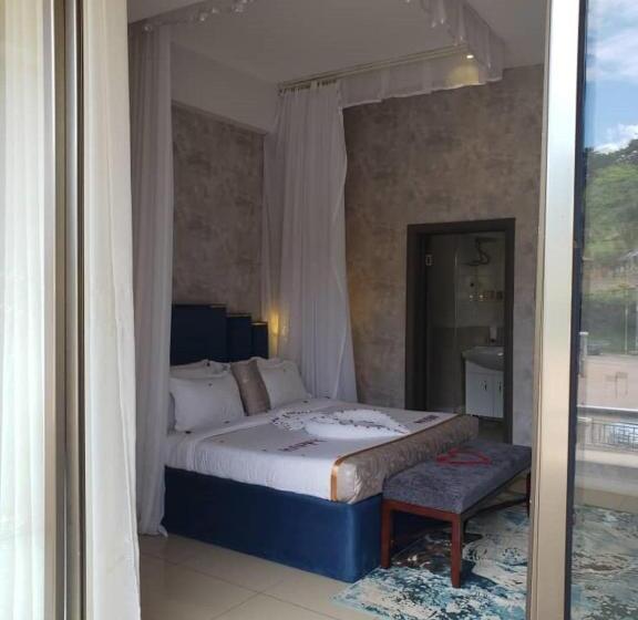 اتاق لوکس, The Voice