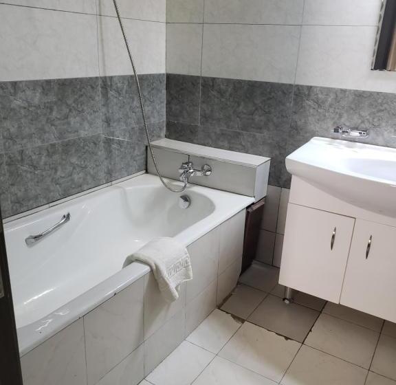 اتاق لوکس, The Voice