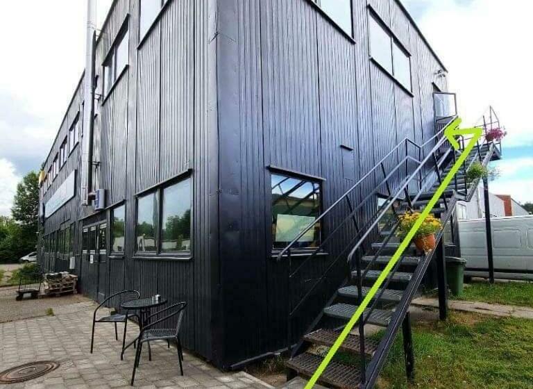 اتاق خانوادگی, Lodes Ielas Naktsmājas