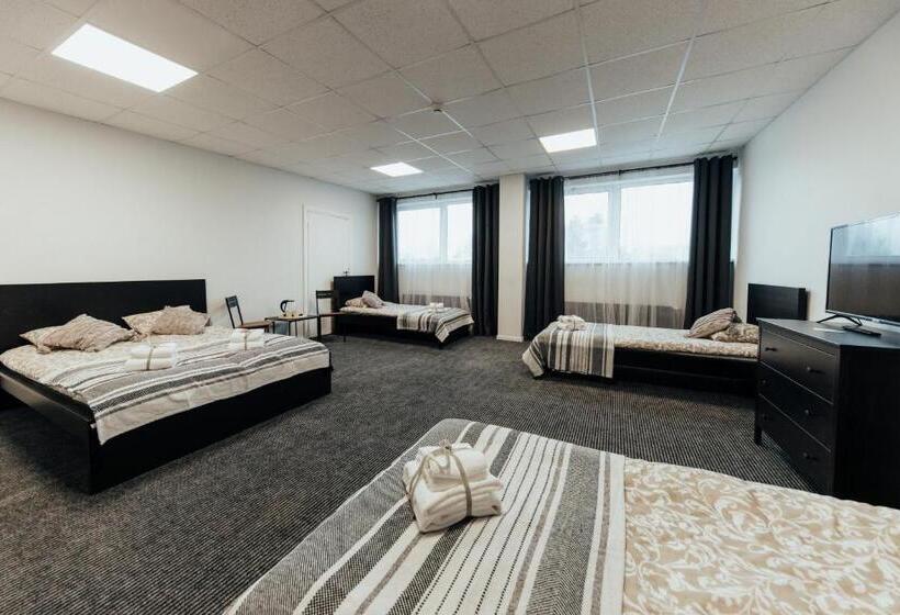 اتاق خانوادگی, Lodes Ielas Naktsmājas