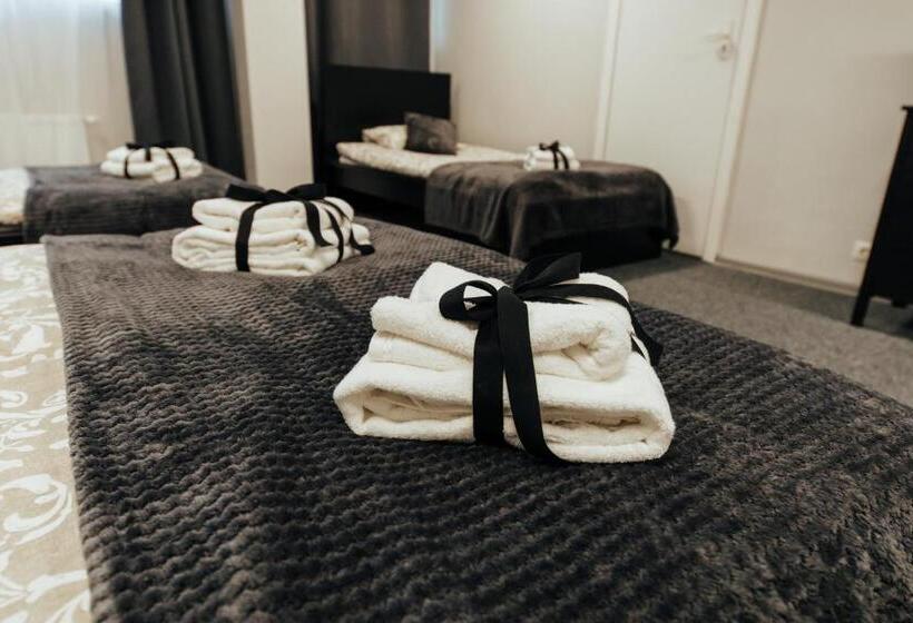 اتاق استاندارد چهار تخته, Lodes Ielas Naktsmājas