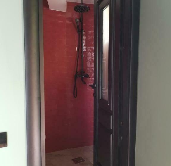 标准间, Casa Apusul Soarelui