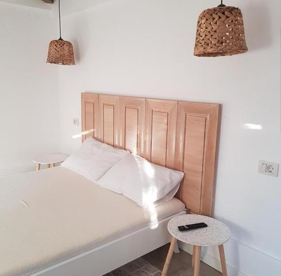 标准间, Casa Apusul Soarelui