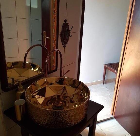 标准间, Casa Apusul Soarelui