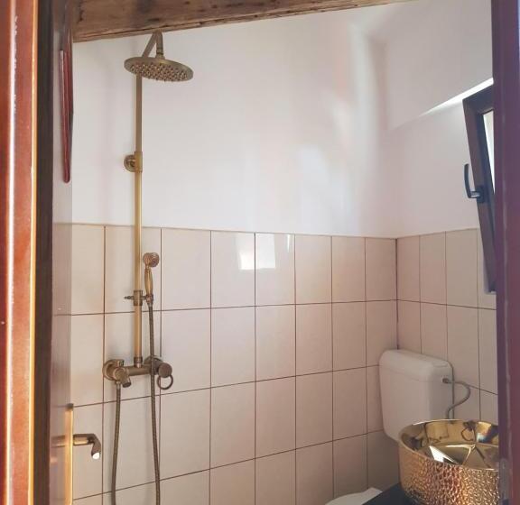 标准间, Casa Apusul Soarelui