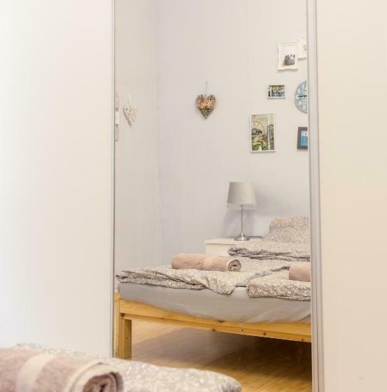 バス共有のスタンダードルーム, Aurora Apartments