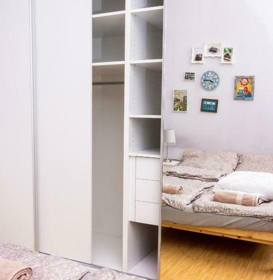 Quarto Estandar Banheiro Compartilhado, Aurora Apartments