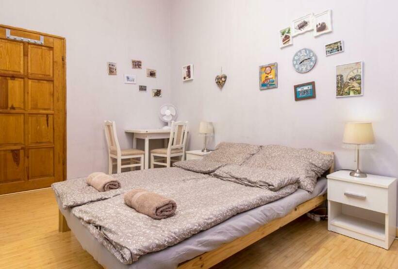 バス共有のスタンダードルーム, Aurora Apartments