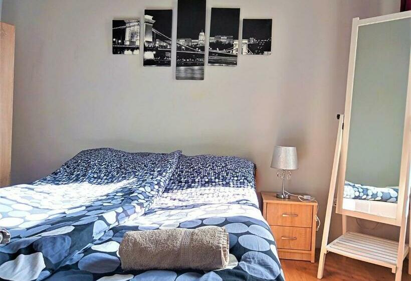 バス共有のスタンダードルーム, Aurora Apartments