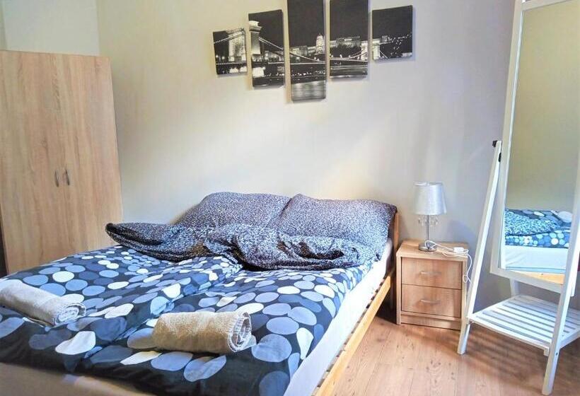 Quarto Estandar Banheiro Compartilhado, Aurora Apartments