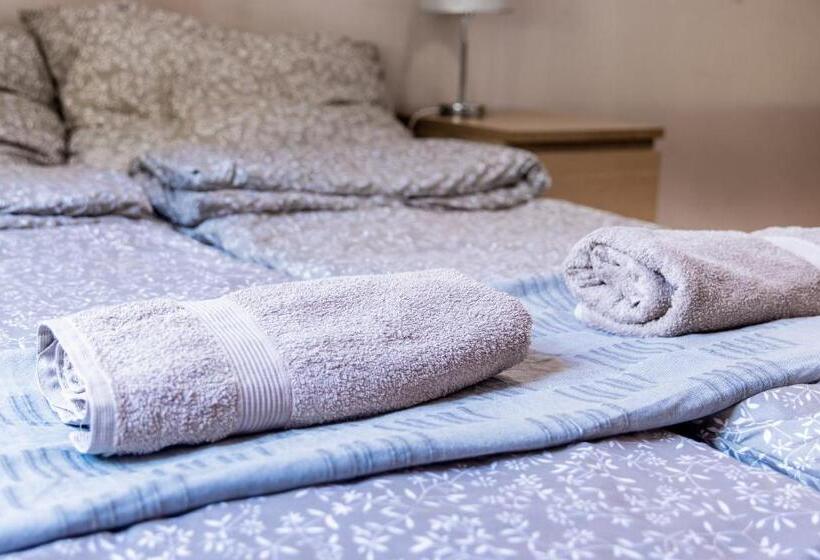 Quarto Estandar Banheiro Compartilhado, Aurora Apartments