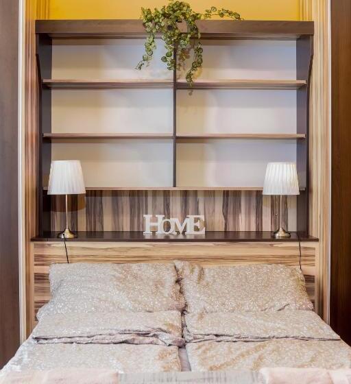 Quarto Estandar Banheiro Compartilhado, Aurora Apartments