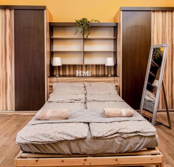 バス共有のスタンダードルーム, Aurora Apartments