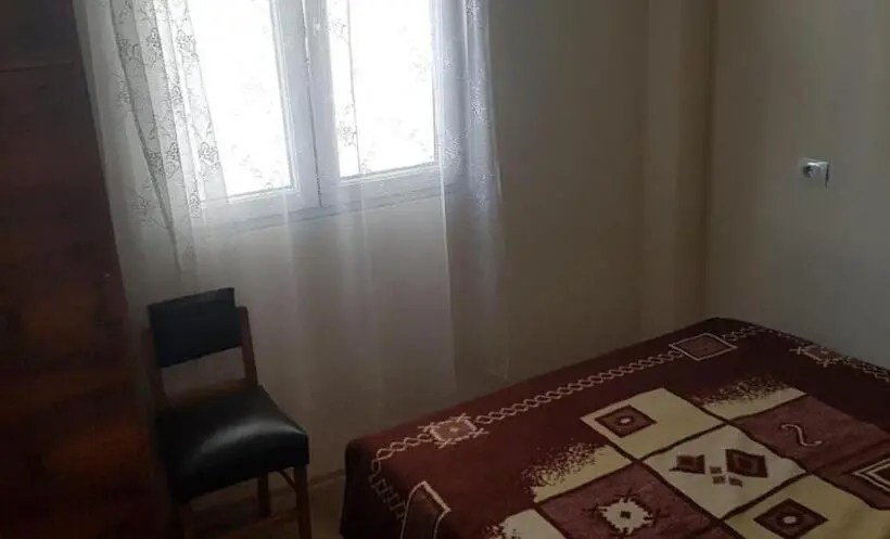 استودیوی استاندارد, Hill View 7 Apartments