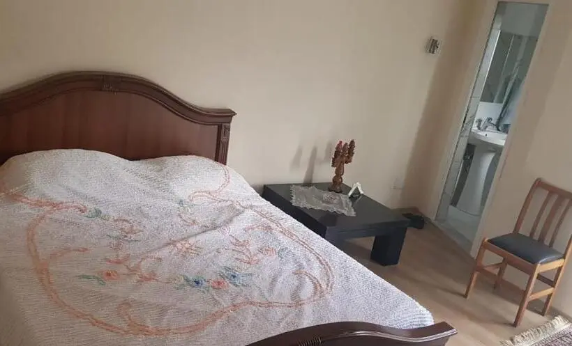 استودیوی استاندارد, Hill View 7 Apartments