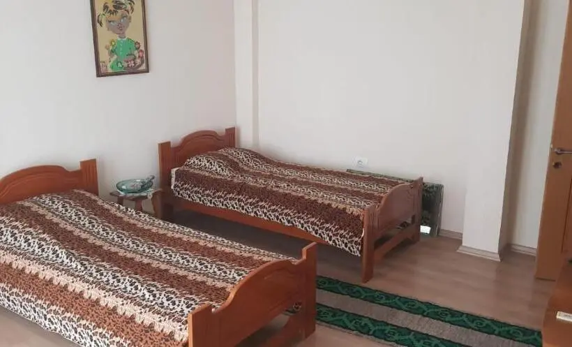 استودیوی استاندارد, Hill View 7 Apartments