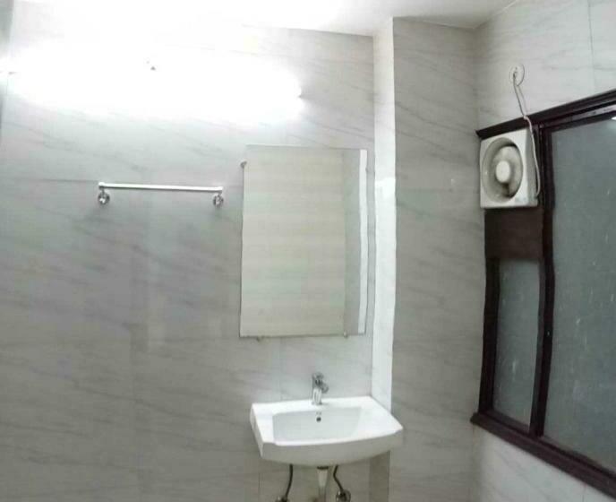 三人经典房间, Pop Hotel Dwarka Inn Near Dwarka Mor Metro Station