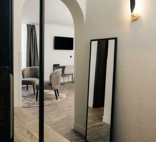 جناح, Au Lit Des Ours