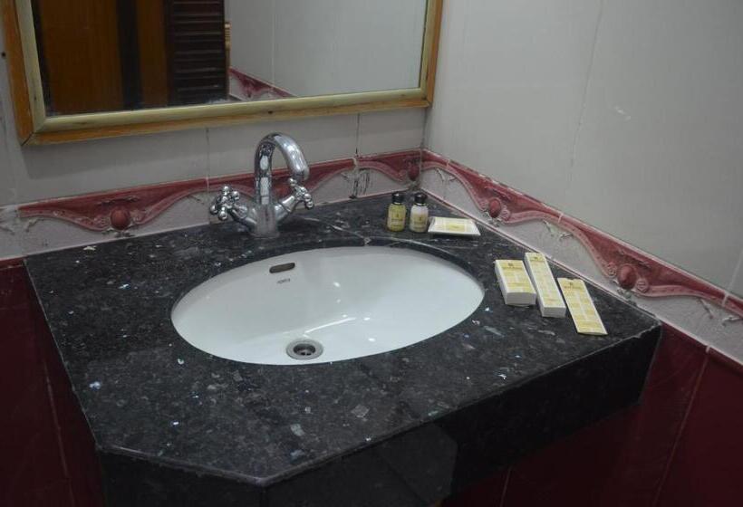 اتاق اجرایی سه نفره, Park Hotel Gilgit