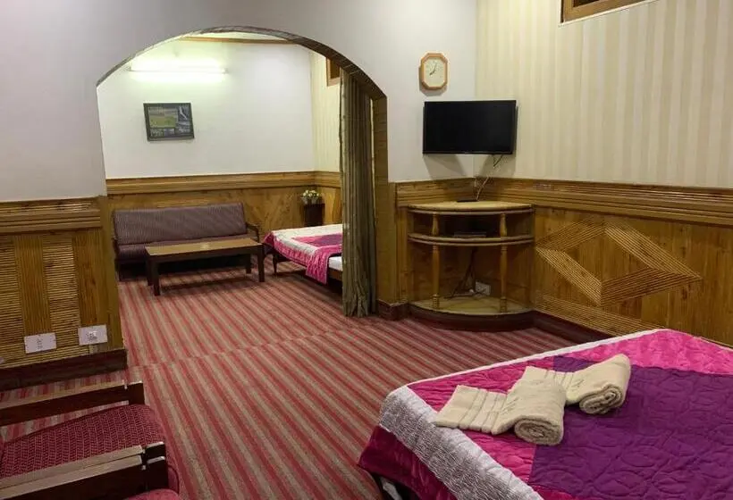 اتاق لوکس سه تخته, Park Hotel Gilgit