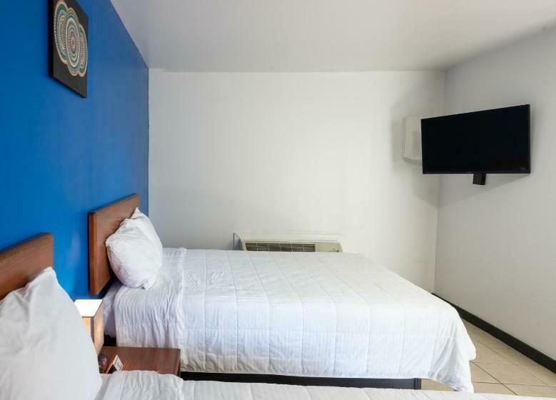 اتاق استاندارد چهار تخته, American Inn