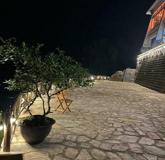 اتاق لوکس خانوادگی, Arista Homestay