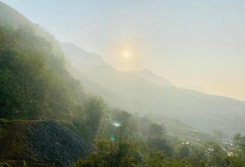 اتاق لوکس, Arista Homestay