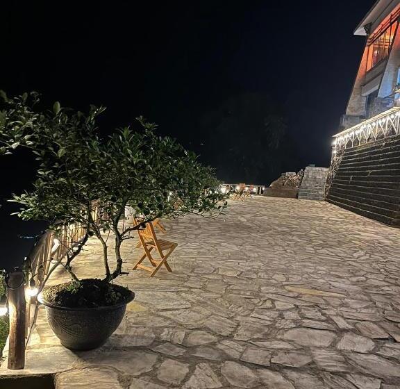 اتاق لوکس, Arista Homestay