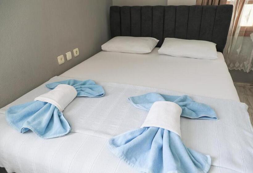 Трехместный Номер Стандарт с Балконом, İmaj Beach