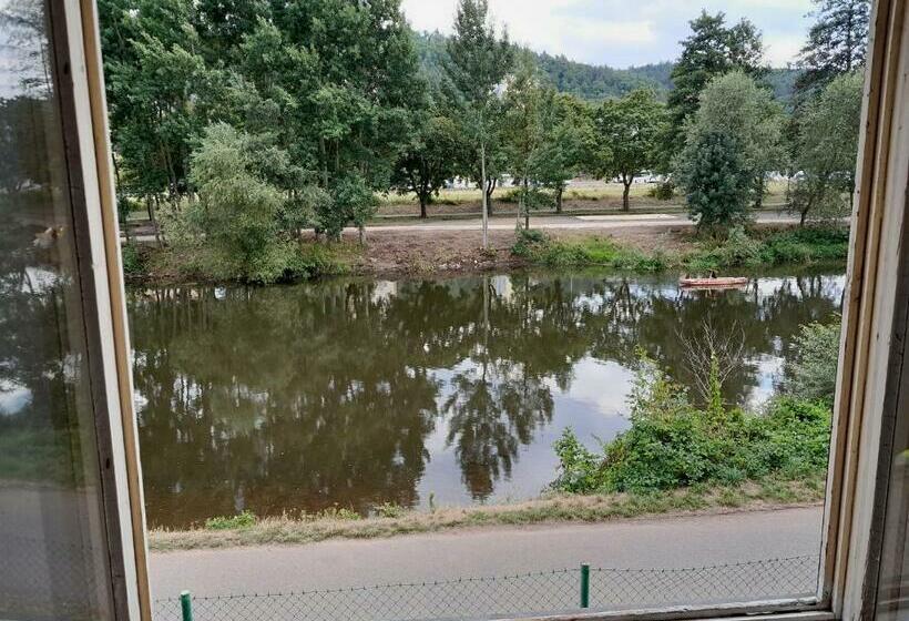 اتاق خانوادگی با سرویس بهداشتی مشترک, Klub Vodáků Karlovy Vary